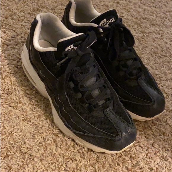 AirMax 95 - Picture 2 of 5